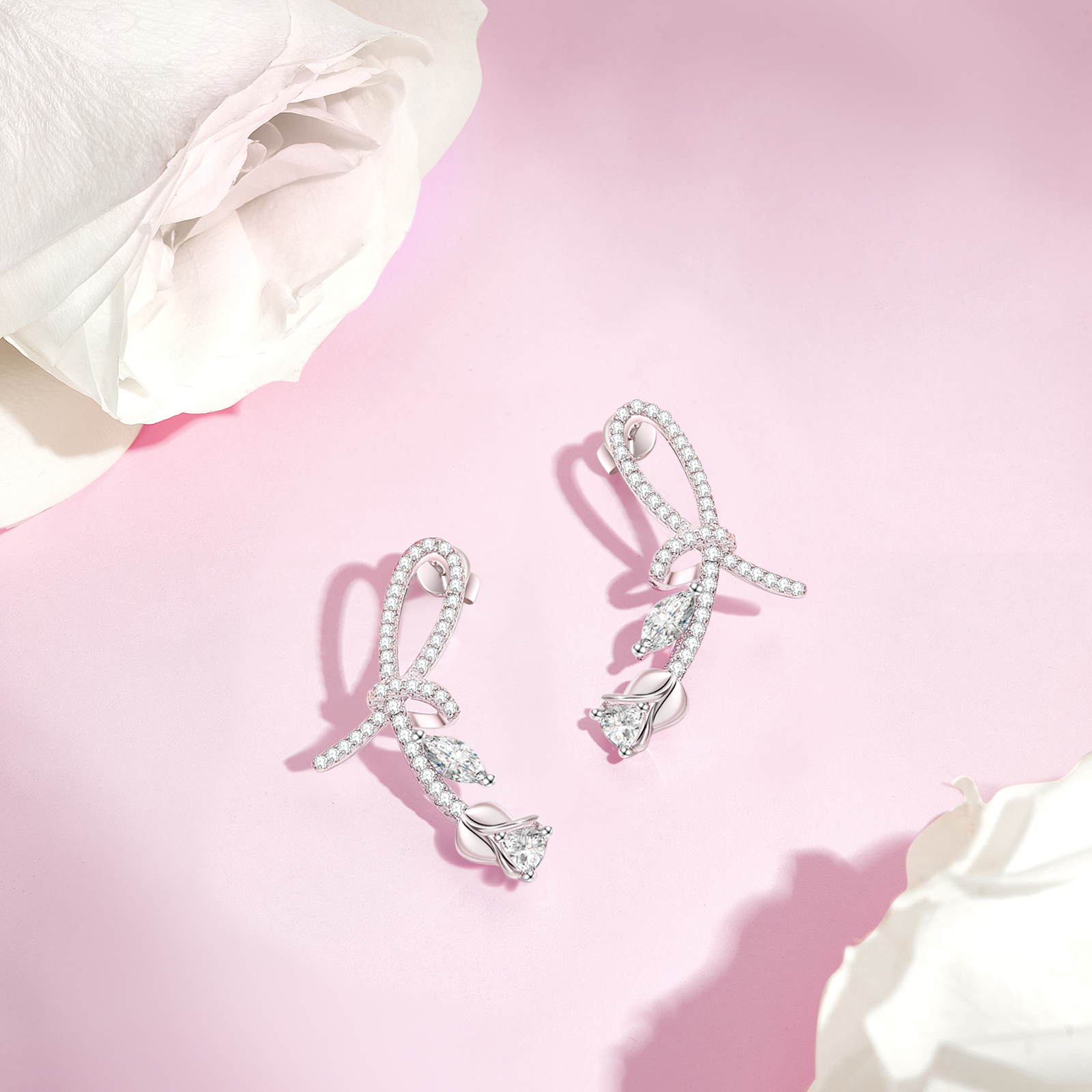 Chanel jewellery: ribbons tied with knots of diamonds are the star