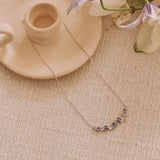 „Wisteria Whisper“ Flower Bar Halskette aus rosa Turmalin und Silber