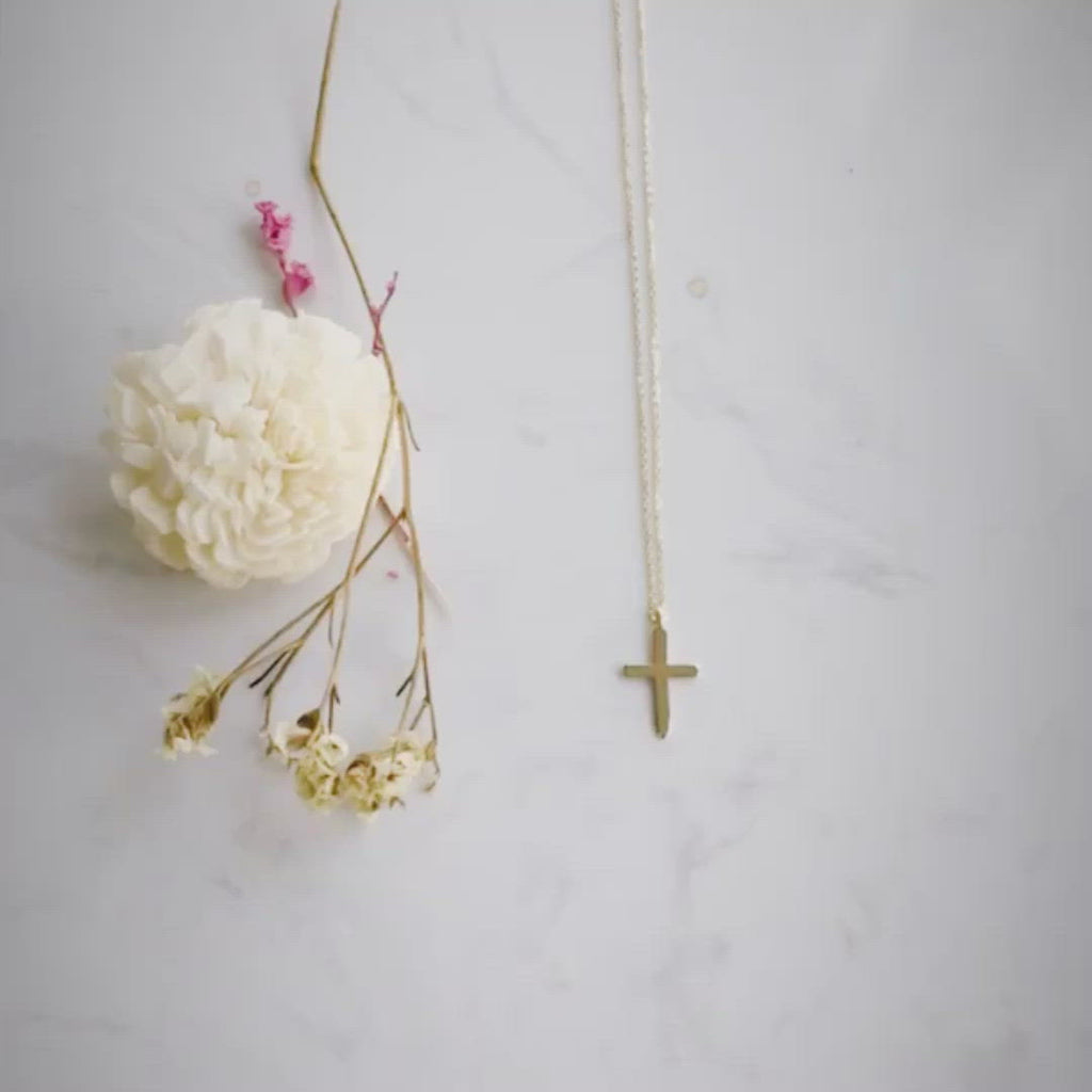 FANCIME Mignon Cross 14K Yellow Gold Necklace Video