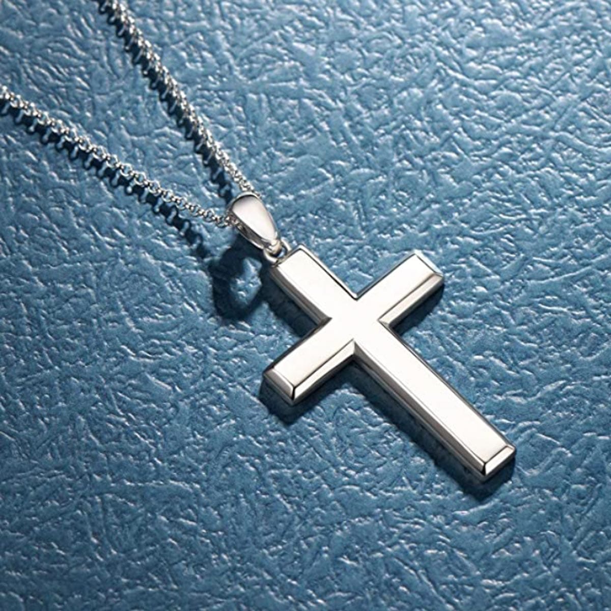 FANCIME Cross Sterling Silver Necklace Detail