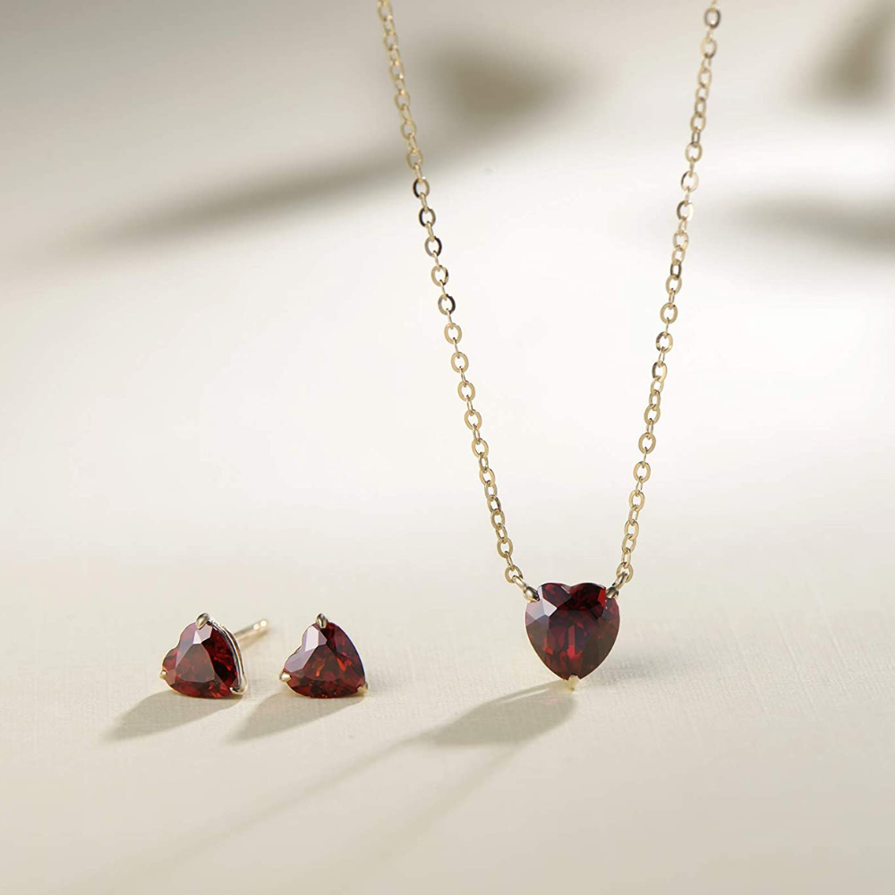 FANCIME Delicate Garnet Heart Solitaire January Birthstone 14K Gold Necklace Detail