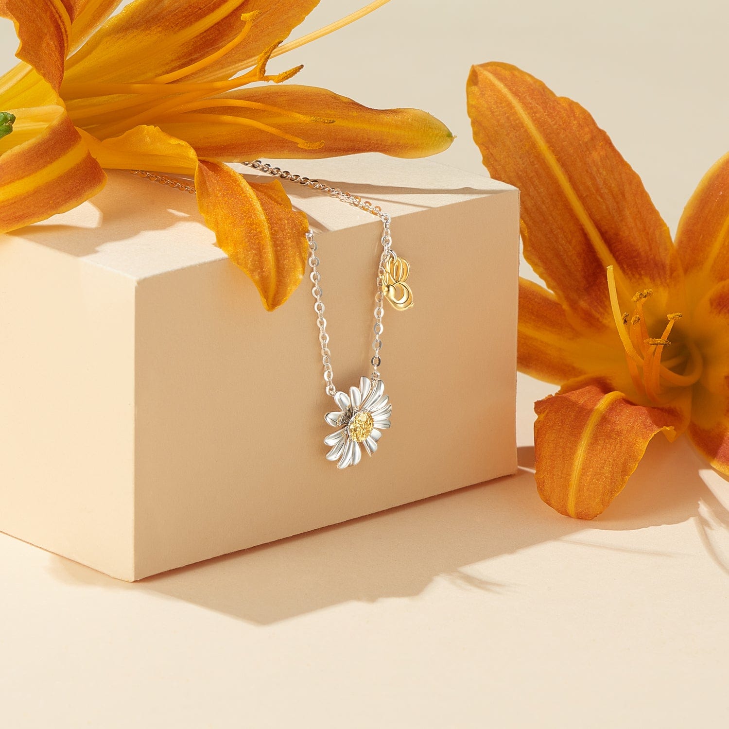 Fanci "Daisy" Daisy Bee Sapphire 18K White Gold Necklace Side