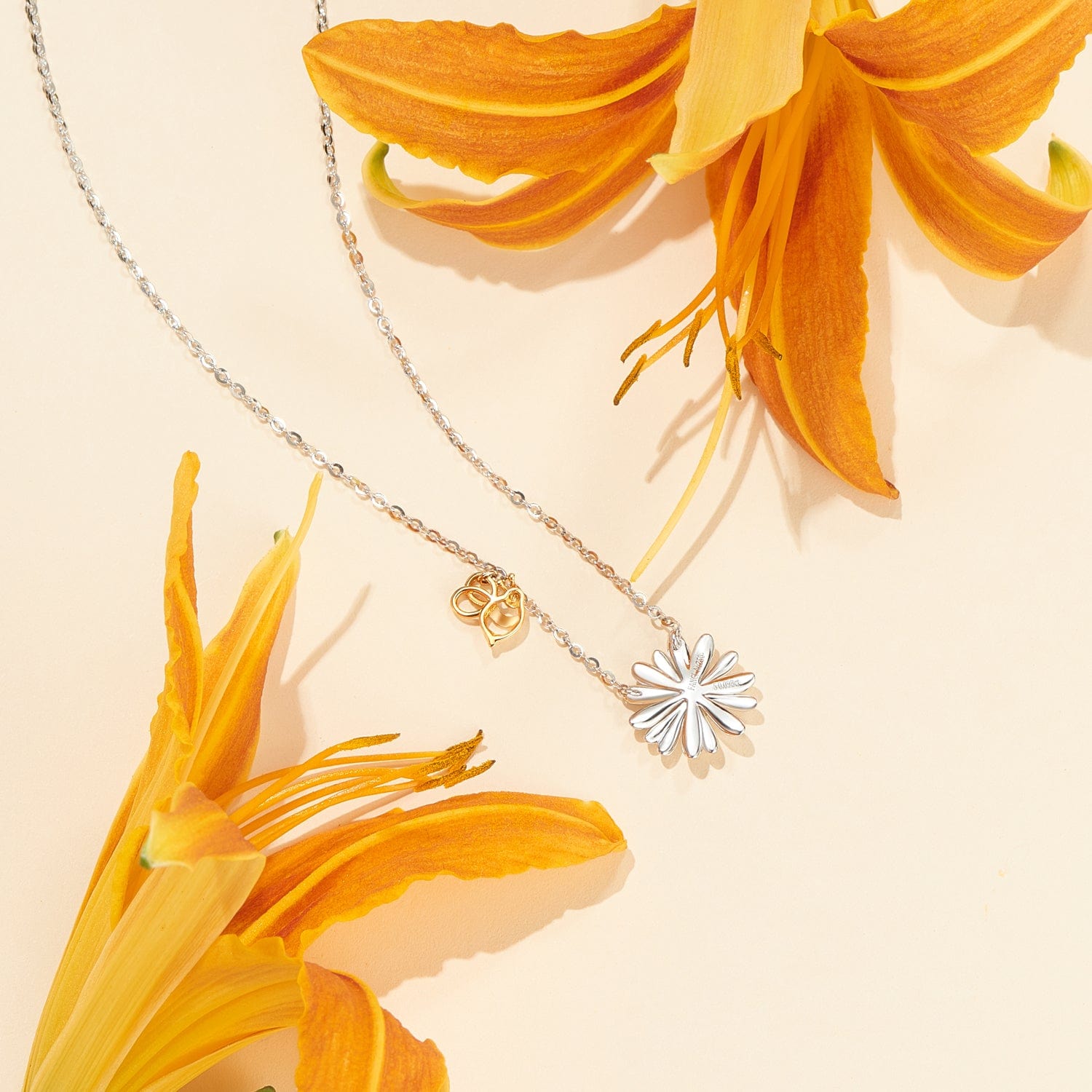 Fanci "Daisy" Daisy Bee Sapphire 18K White Gold Necklace Back