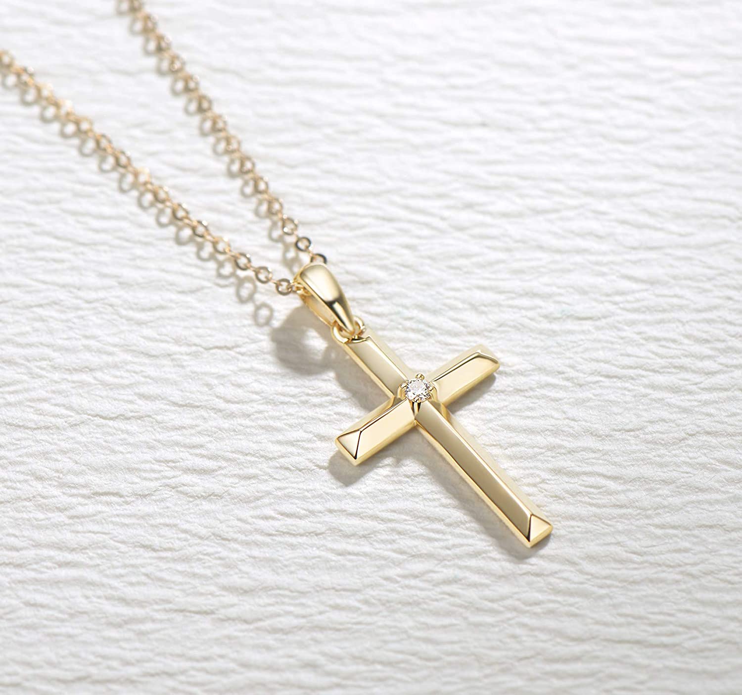 FANCIME "Faith In Heart" 14K Yellow Gold Diamond Cross Necklace Detail