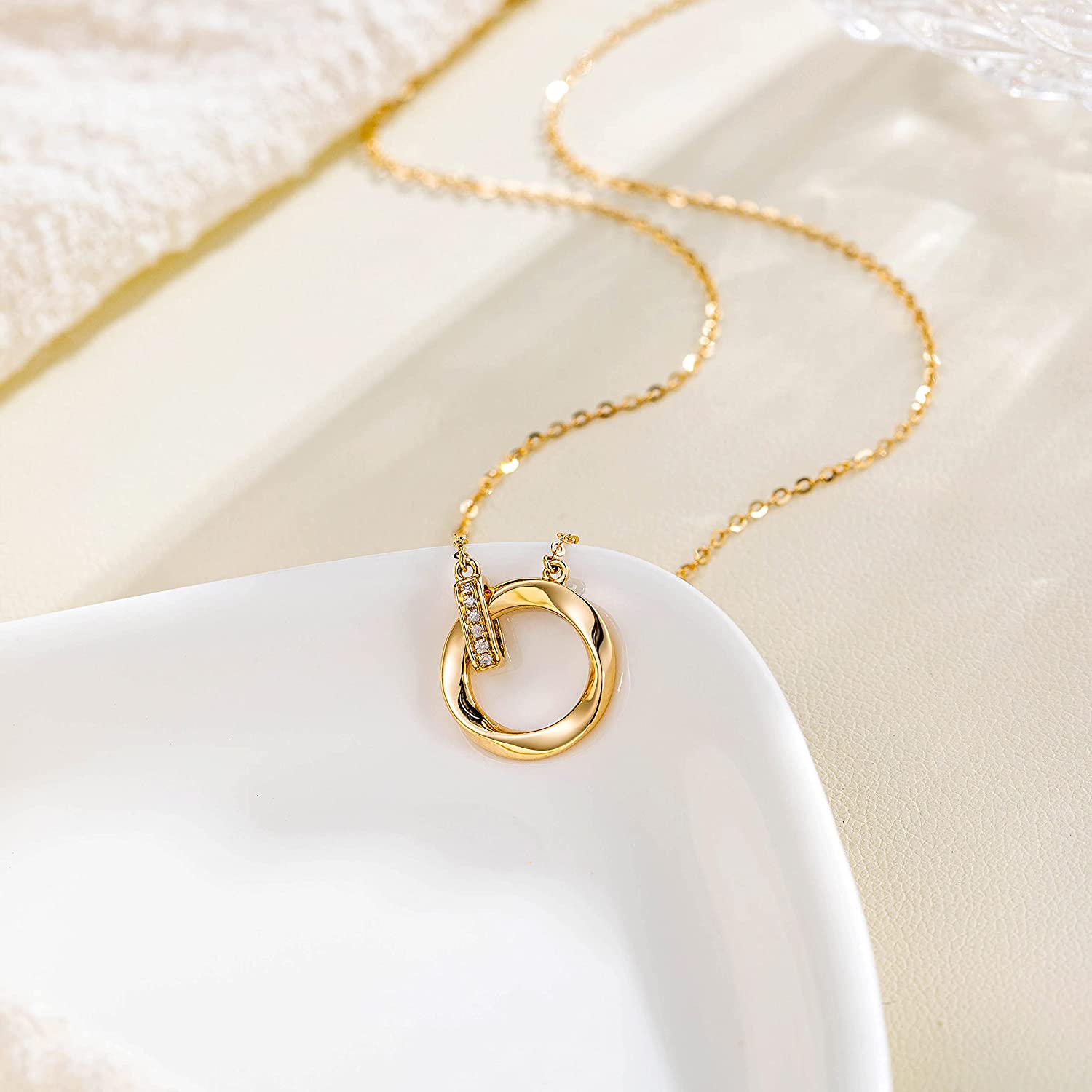 FANCIME "Mobius Circle" 14K Solid Yellow Gold Necklace Detail